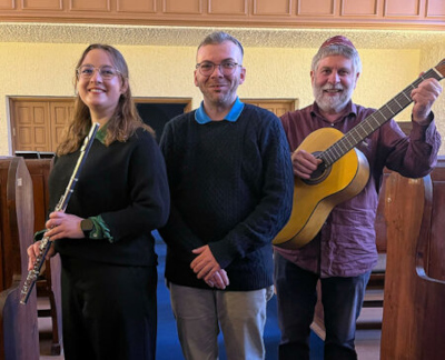 Lieder und Geschichten zu Purim und Pessach in der Synagoge Berkach